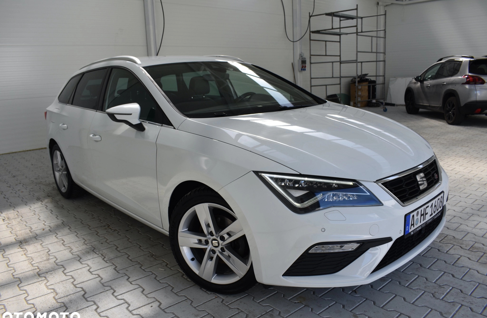 Seat Leon cena 56900 przebieg: 219000, rok produkcji 2018 z Zdzieszowice małe 781